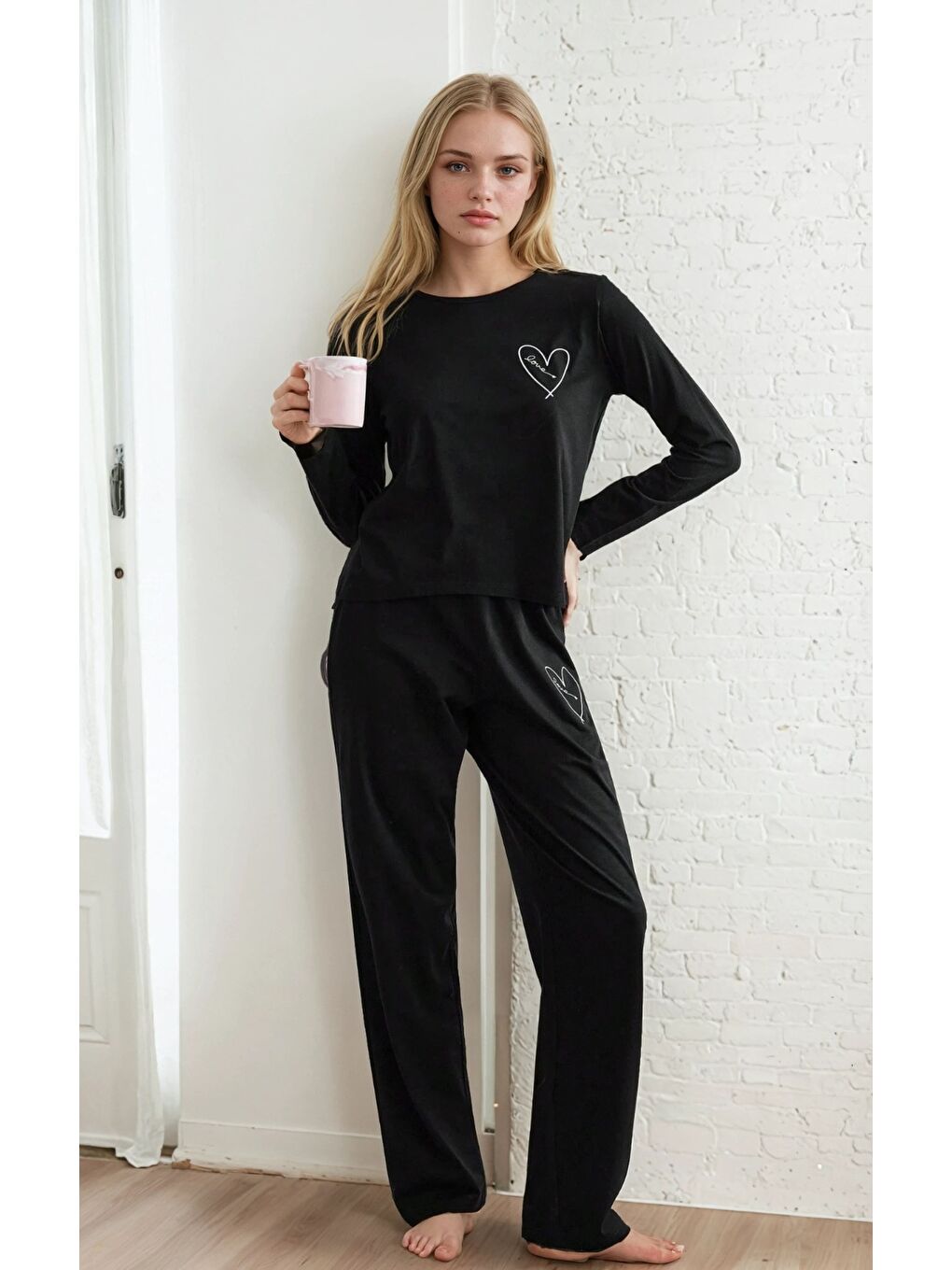 Siyah Kalp Detaylı Uzun Kollu Love Pijama Takımı