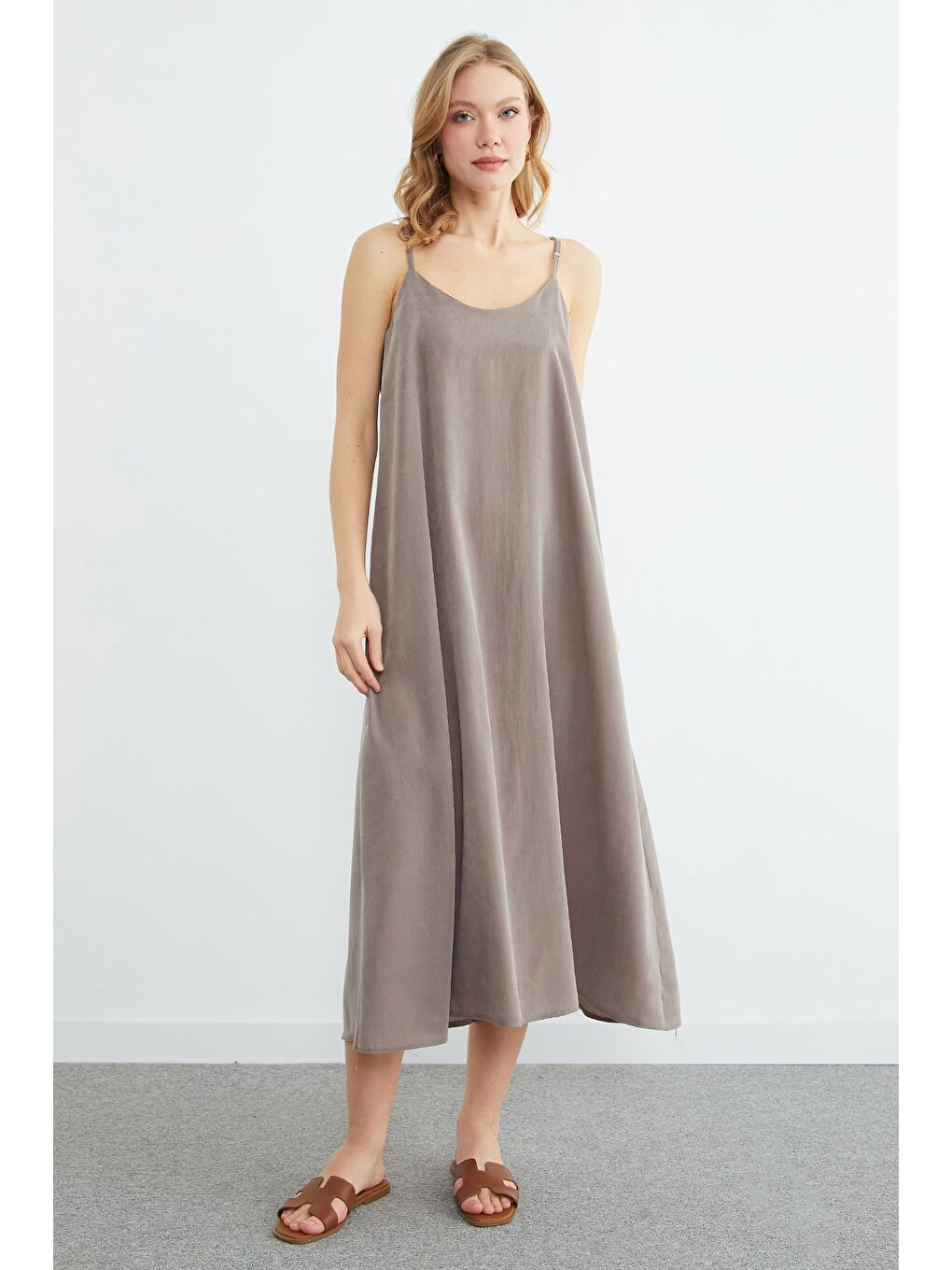Bej Basic İp Askılı Maxi Boy Elbise-2