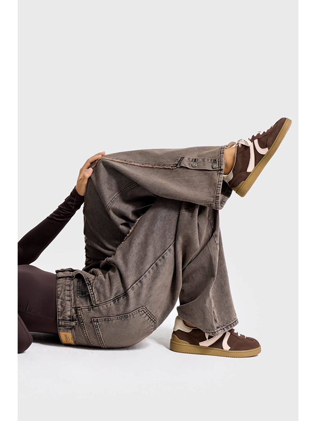 Kahverengi Kadın Koyu Kahve Jean 3w5-70 Süper Baggy Fit Paça Detaylı Özel Tasarım Denim Jean-3