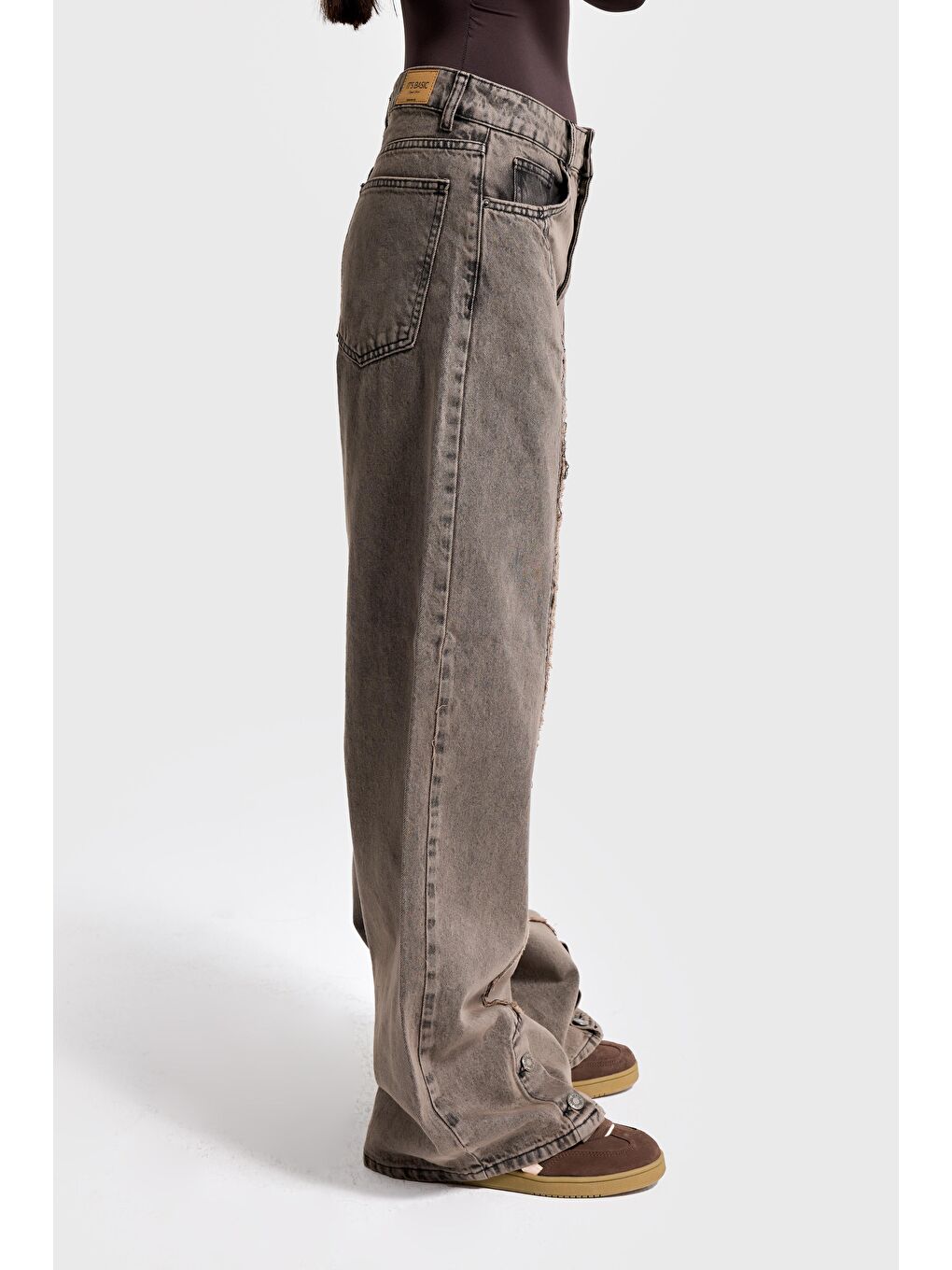 Kahverengi Kadın Koyu Kahve Jean 3w5-70 Süper Baggy Fit Paça Detaylı Özel Tasarım Denim Jean-4