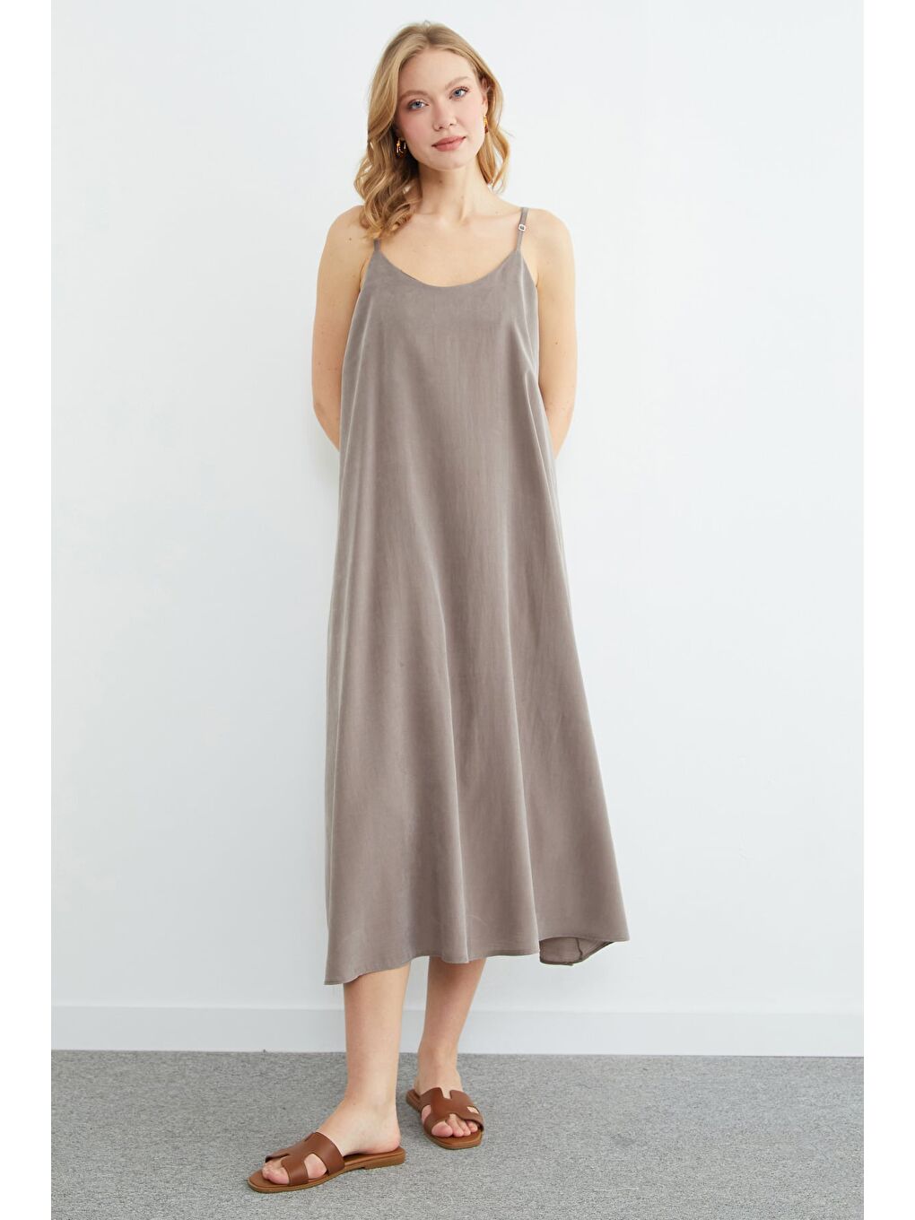 Bej Basic İp Askılı Maxi Boy Elbise-4