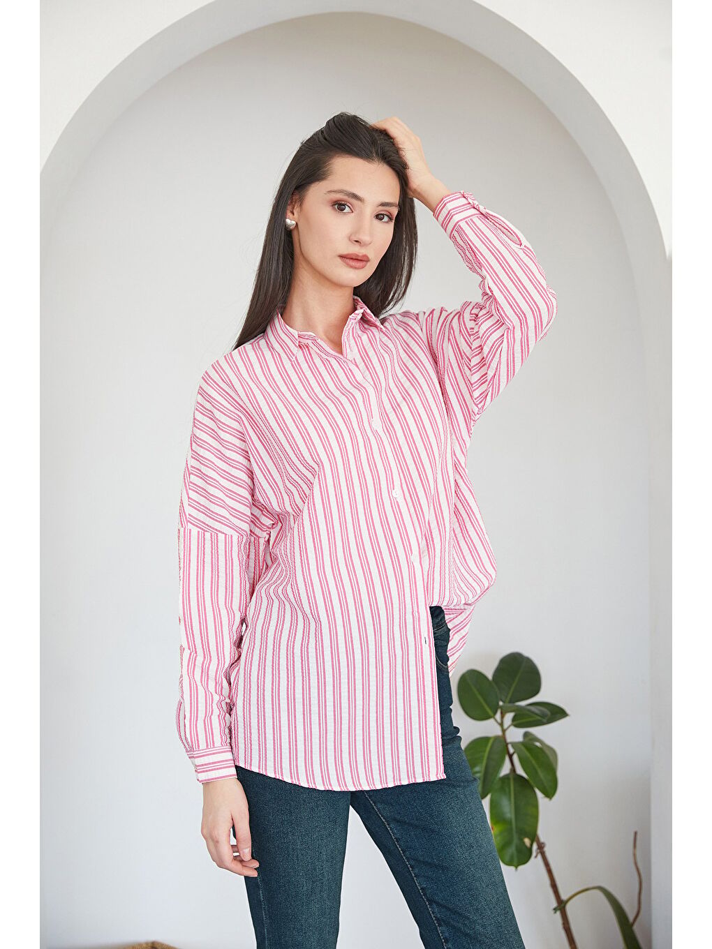 Kırmızı Çizgili Düğmeli Gömlek