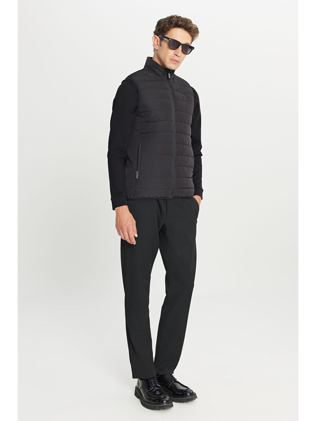 Erkek Siyah Standart Fit Normal Kesim Dik Yaka Yan Cepli Casual Yelek-1