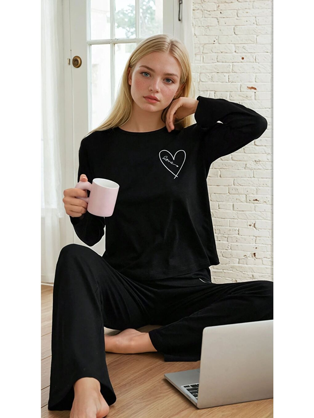 Siyah Kalp Detaylı Uzun Kollu Love Pijama Takımı-1
