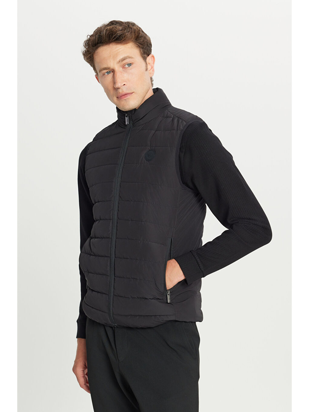 Erkek Siyah Standart Fit Normal Kesim Dik Yaka Yan Cepli Casual Yelek-2