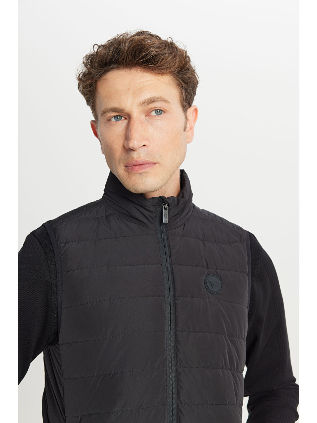 Erkek Siyah Standart Fit Normal Kesim Dik Yaka Yan Cepli Casual Yelek-3