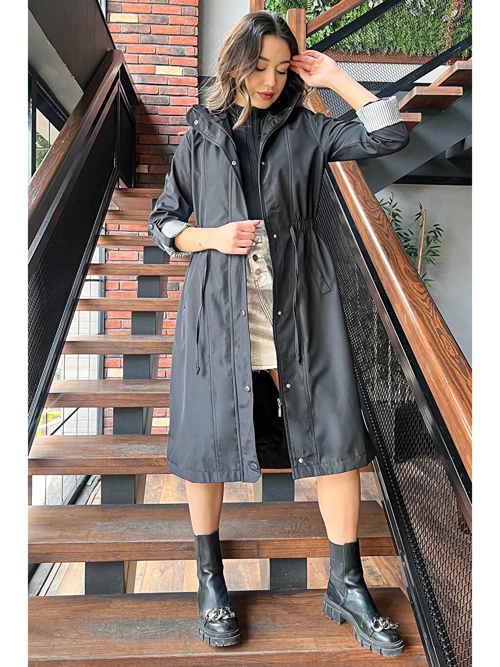 Gülseli Siyah Kadın Bel Bağcıklı Astarlı Slim Fit Uzun Trençkot