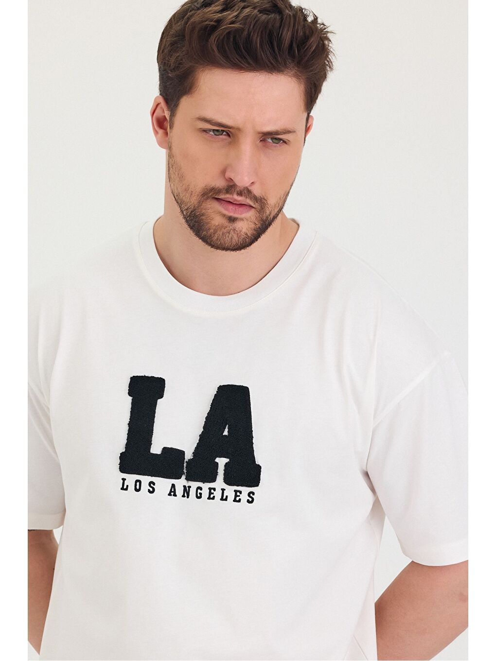 Beyaz Bisiklet Yaka LA Baskılı Oversize Salaş Unisex Tişört-1