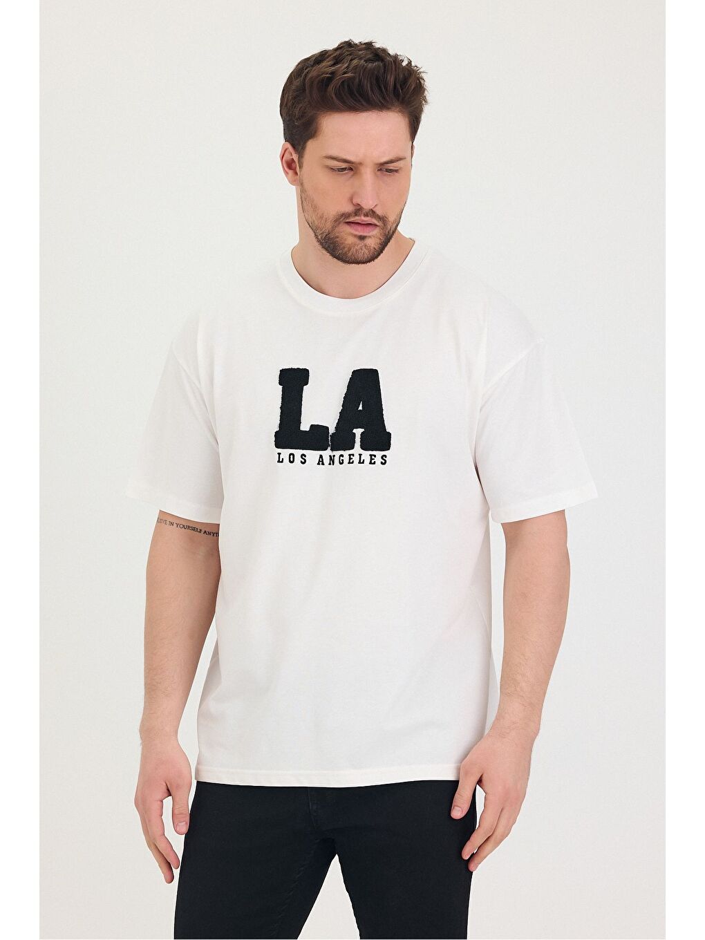 Beyaz Bisiklet Yaka LA Baskılı Oversize Salaş Unisex Tişört-3