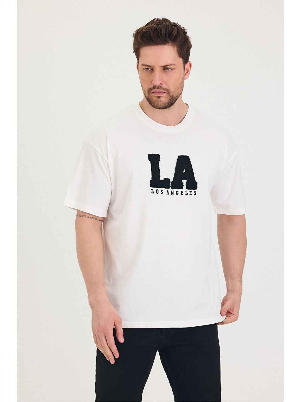 Beyaz Bisiklet Yaka LA Baskılı Oversize Salaş Unisex Tişört-7