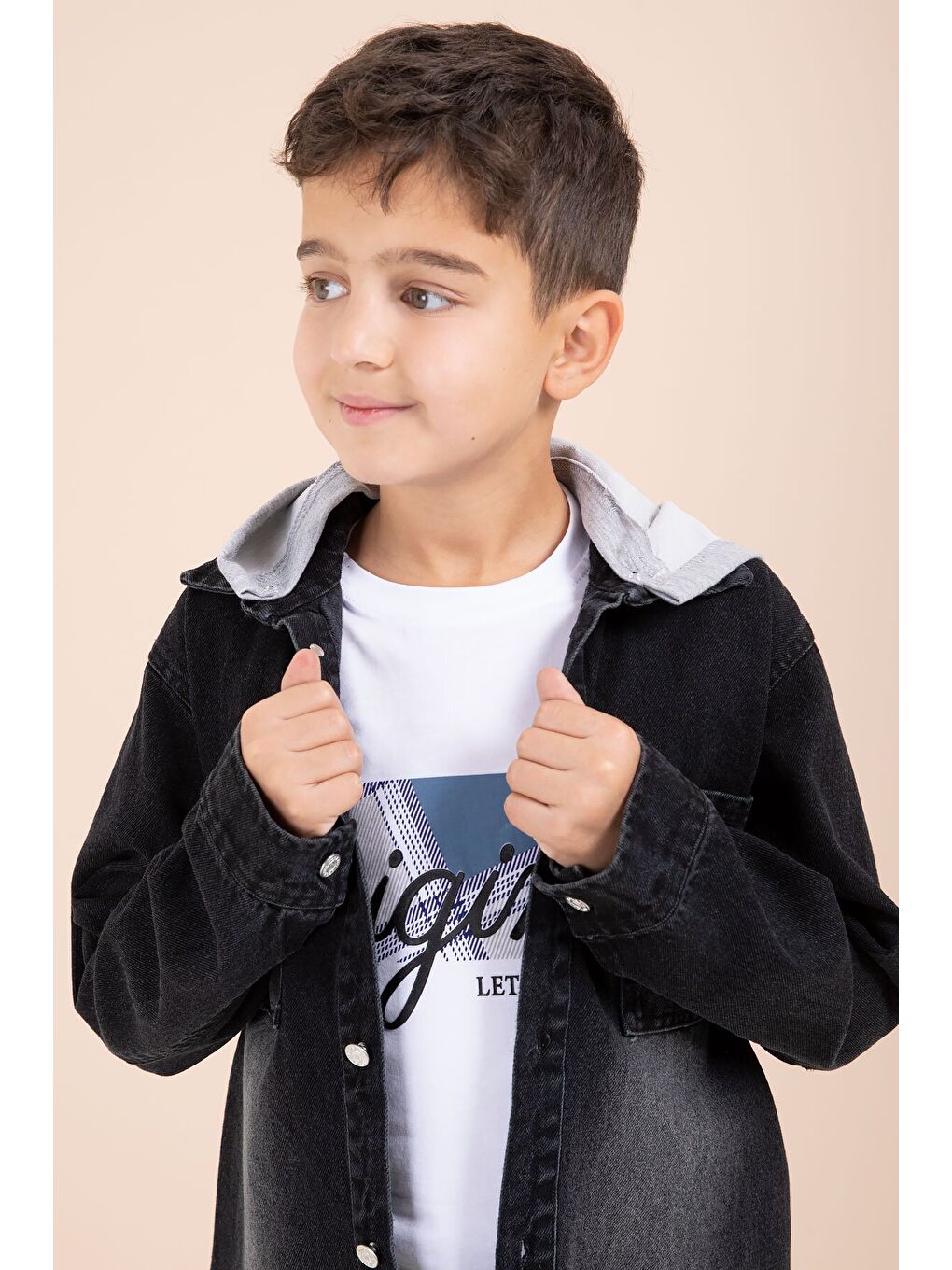 Siyah Kapüşonlu Ceketli Pantolonlu Erkek Çocuk 3lü Jean Takım 23623-1