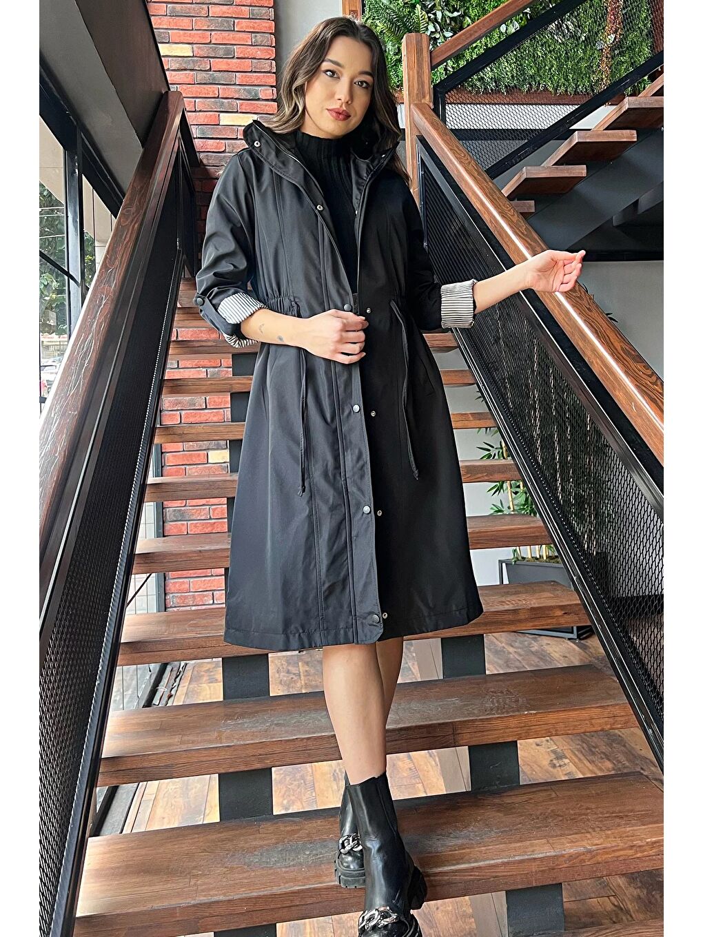 Gülseli Siyah Kadın Bel Bağcıklı Astarlı Slim Fit Uzun Trençkot - 2