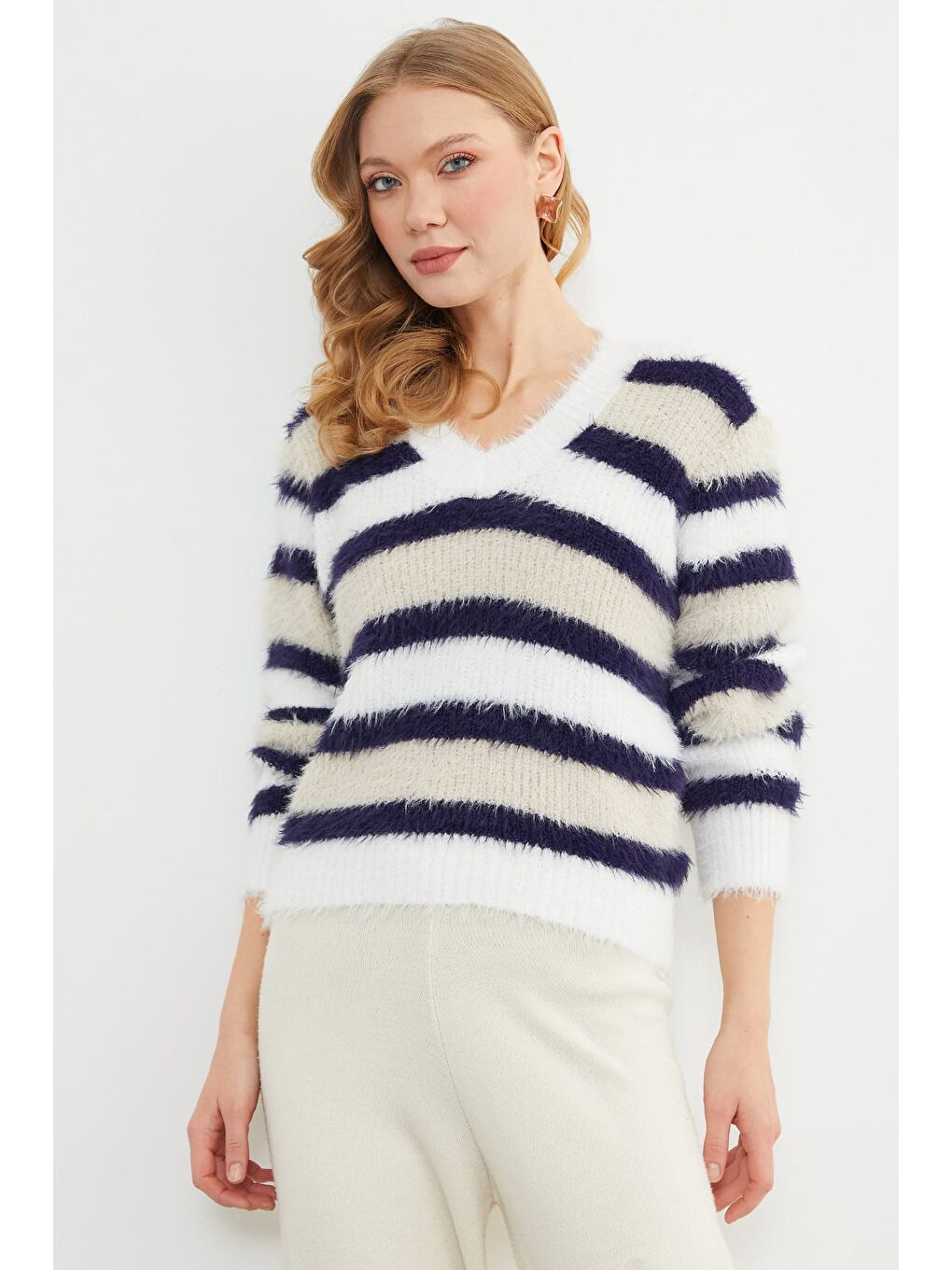 Lacivert Sakallı Şeritli V Yaka Triko Kazak