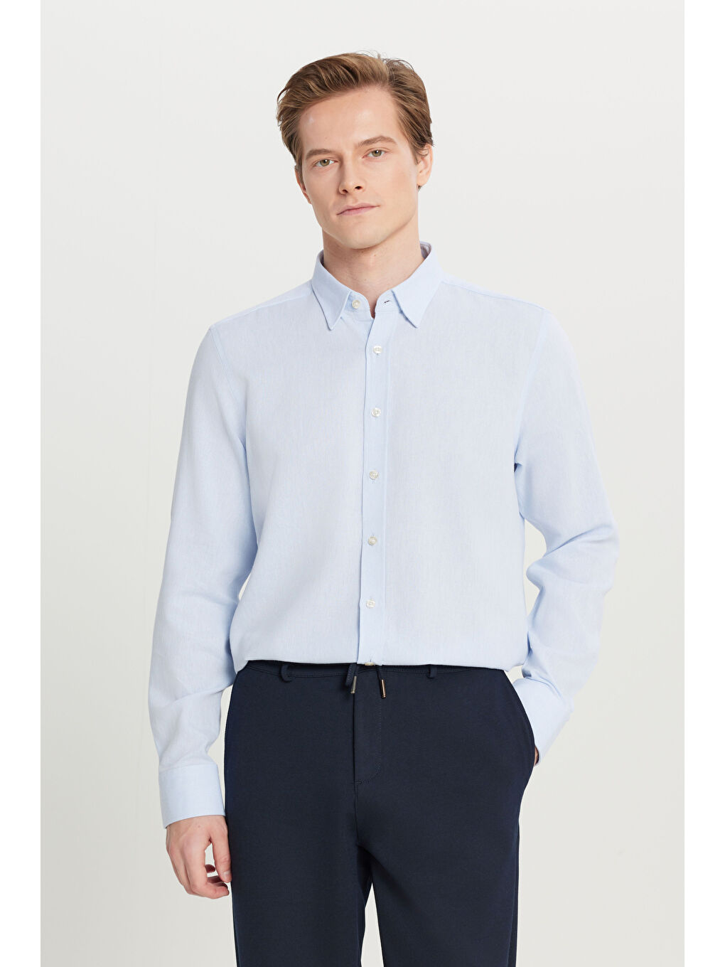 Erkek Açık Mavi %100 Pamuklu Slim Fit Gizli Düğmeli Yaka Armürlü Gömlek