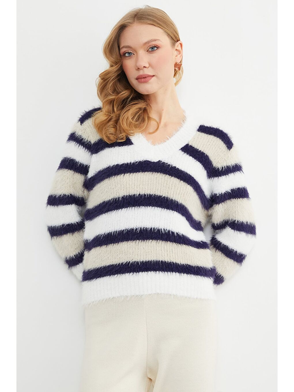 Lacivert Sakallı Şeritli V Yaka Triko Kazak-1