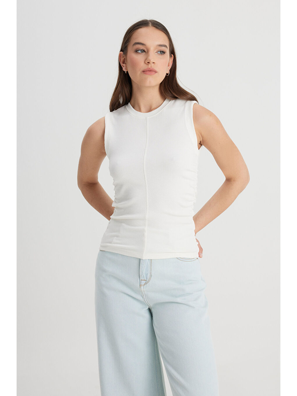 Slim Fit Dar Kesim Bisiklet Yaka Kırık Beyaz Tişört