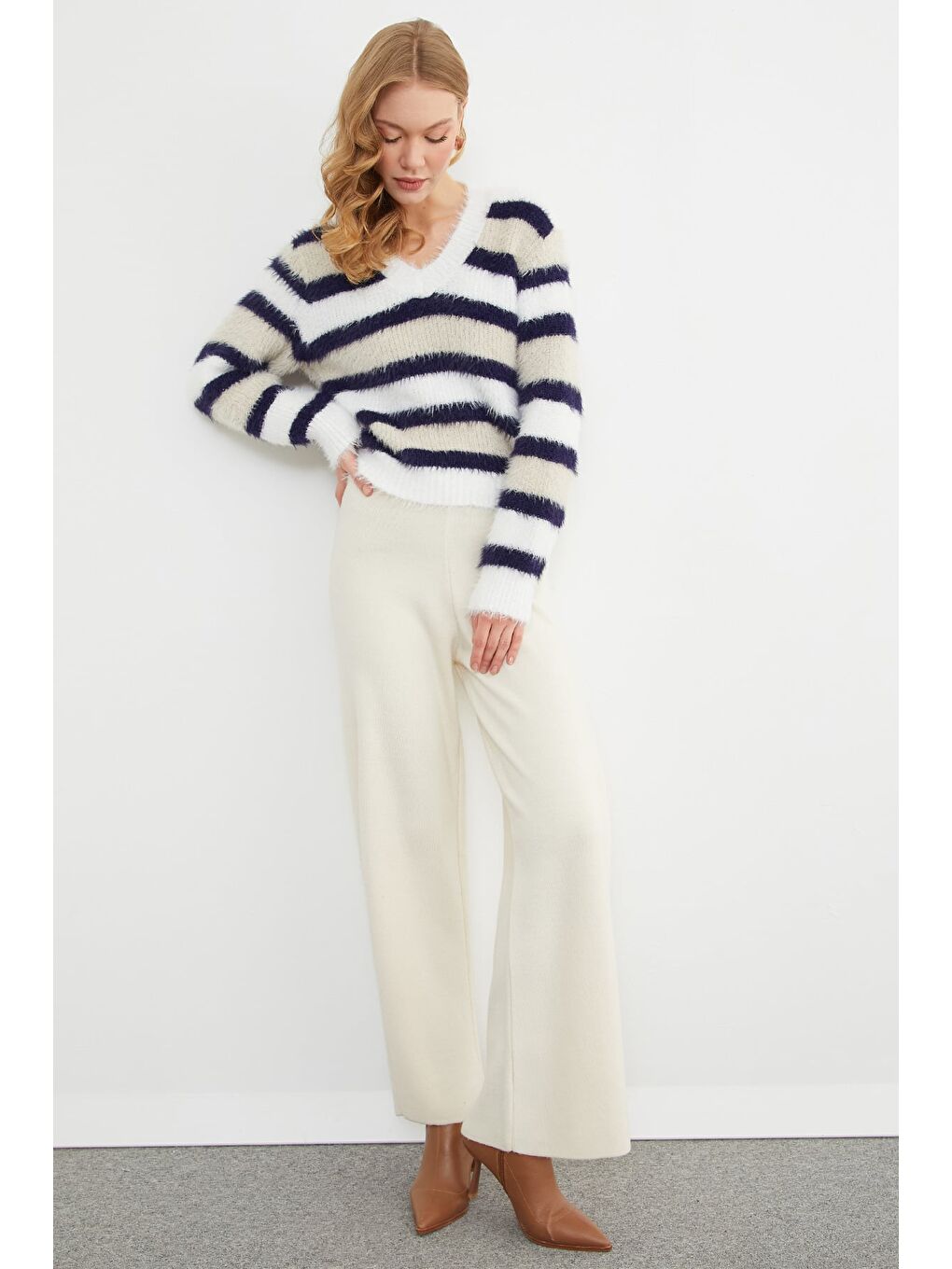 Lacivert Sakallı Şeritli V Yaka Triko Kazak-3