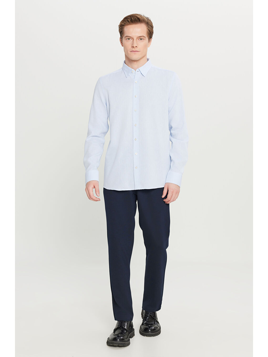 Erkek Açık Mavi %100 Pamuklu Slim Fit Gizli Düğmeli Yaka Armürlü Gömlek-1