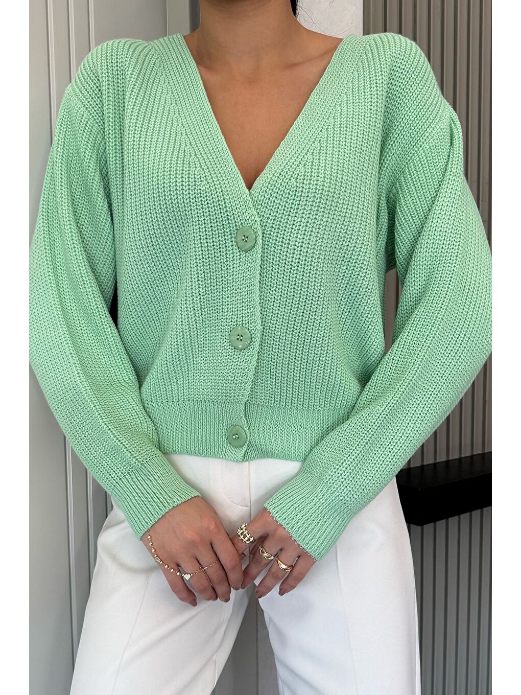 Yeşil V Yaka Ön Düğmeli Kadın Örme Triko Hırka-1