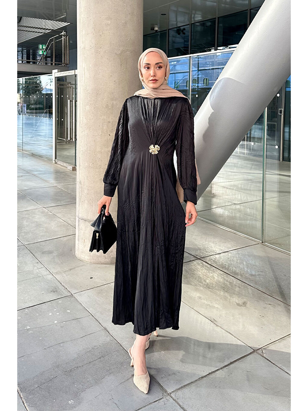 Kadın Ön Bronş Kırışık Elbise Siyah