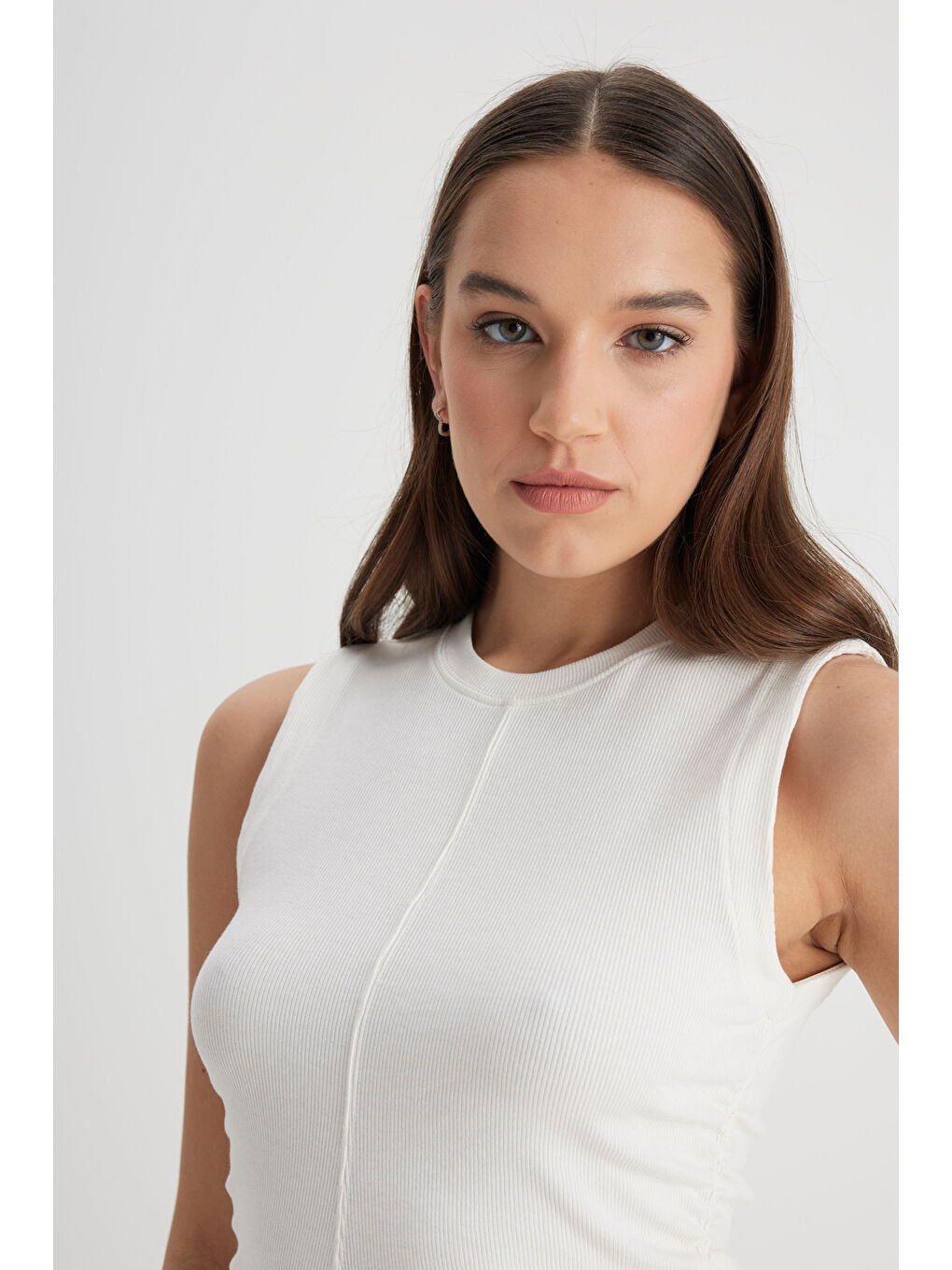 Slim Fit Dar Kesim Bisiklet Yaka Kırık Beyaz Tişört-1