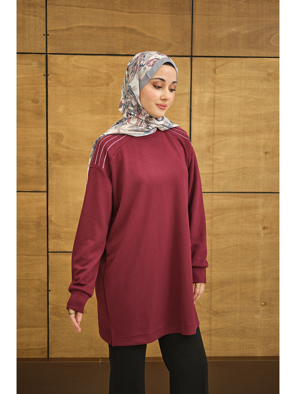 Kadın Bisiklet Yaka Omuz Taş Detay Regular Viskon Tunik Bordo-1
