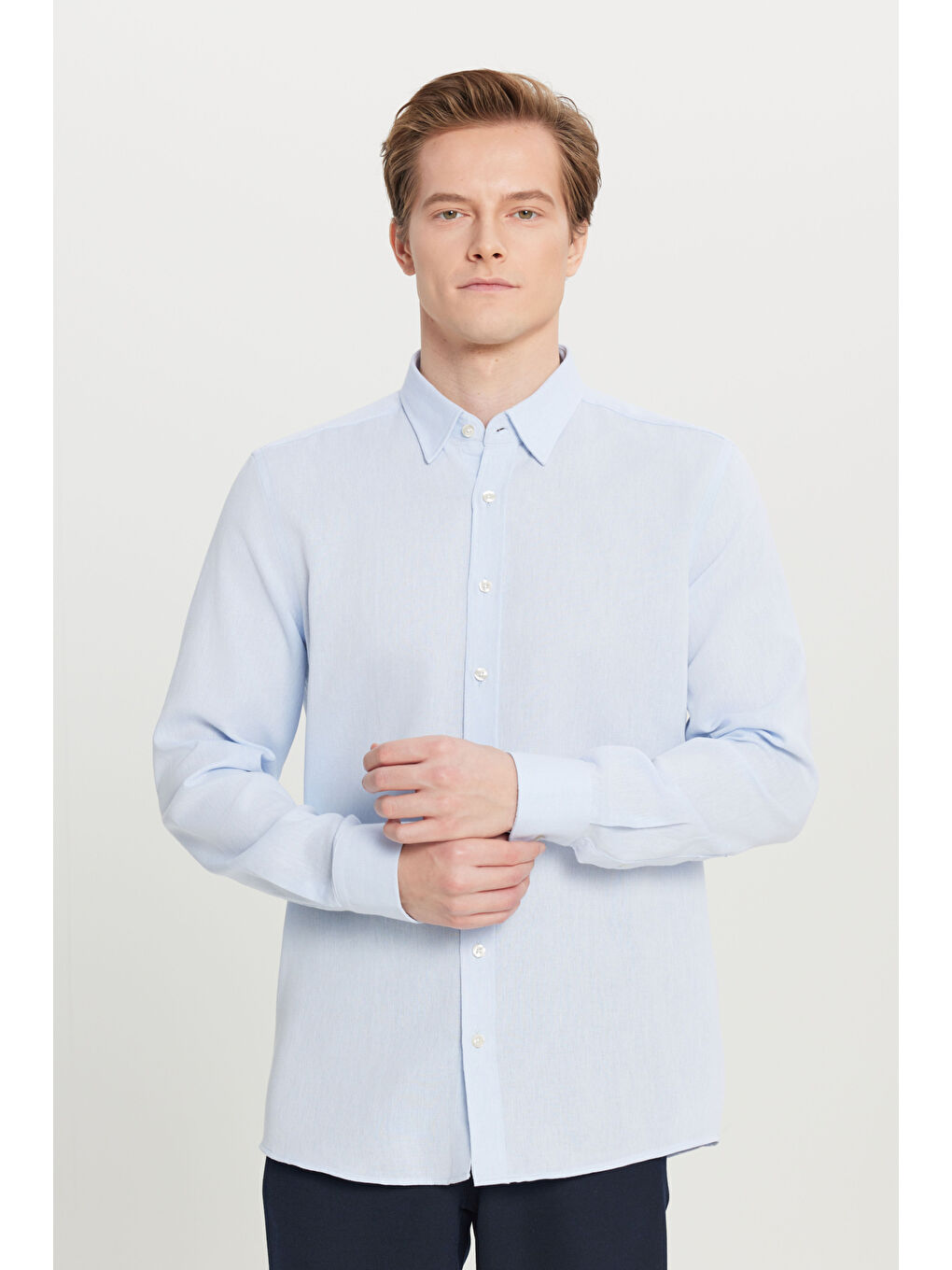 Erkek Açık Mavi %100 Pamuklu Slim Fit Gizli Düğmeli Yaka Armürlü Gömlek-2