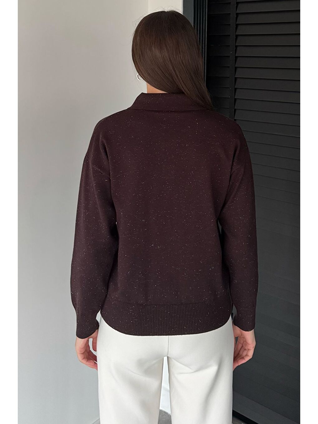 Kahverengi Kadın Polo Yaka Fularlı Ve Broşlu Triko Bluz-2