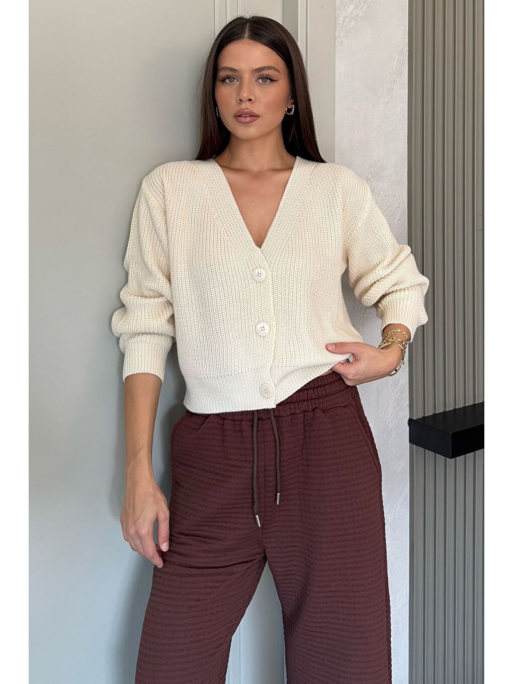 Ekru V Yaka Ön Düğmeli Kadın Örme Triko Hırka