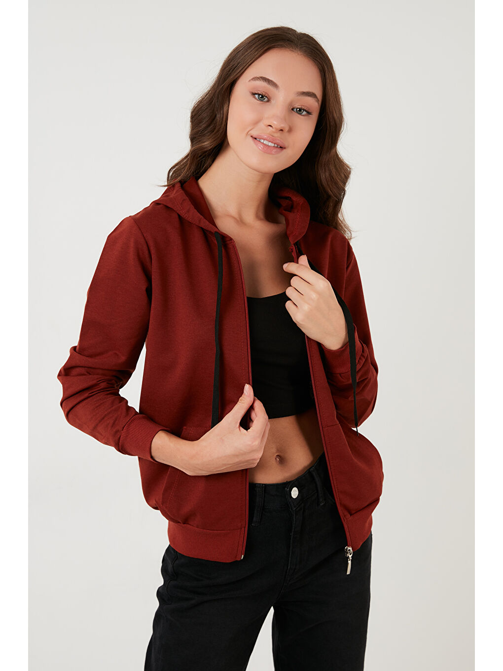 Kahverengi Ekstra Slim Fit Kapüşonlu Fermuarlı Cepli Örme Kadın Sweat 5413001-1