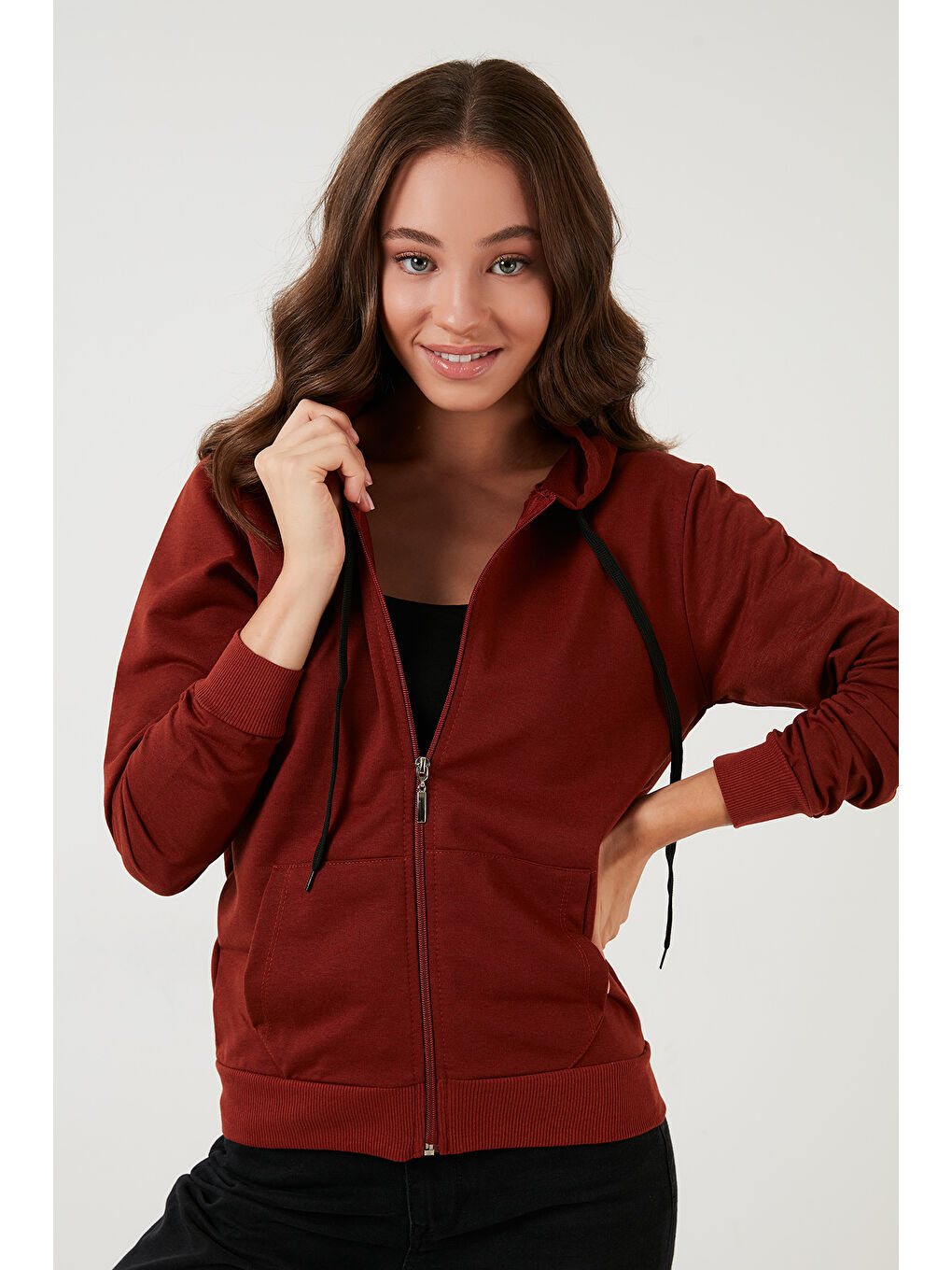 Kahverengi Ekstra Slim Fit Kapüşonlu Fermuarlı Cepli Örme Kadın Sweat 5413001-3