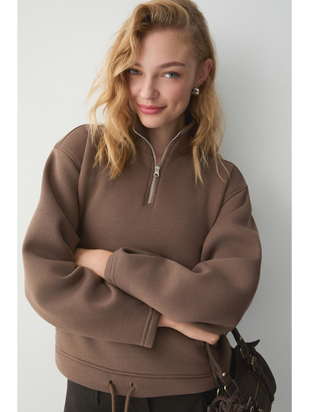 Bej Bellagıo Kadın Organik Pamuklı Kanguru Cepli Yakası Fermuarlı Vizon Sweatshirt-1