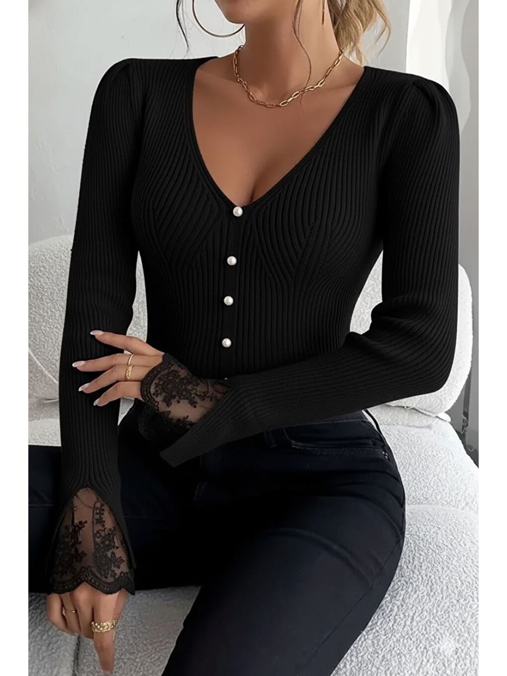 Siyah Kol Güpür Detaylı V Yaka Triko Bluz-1