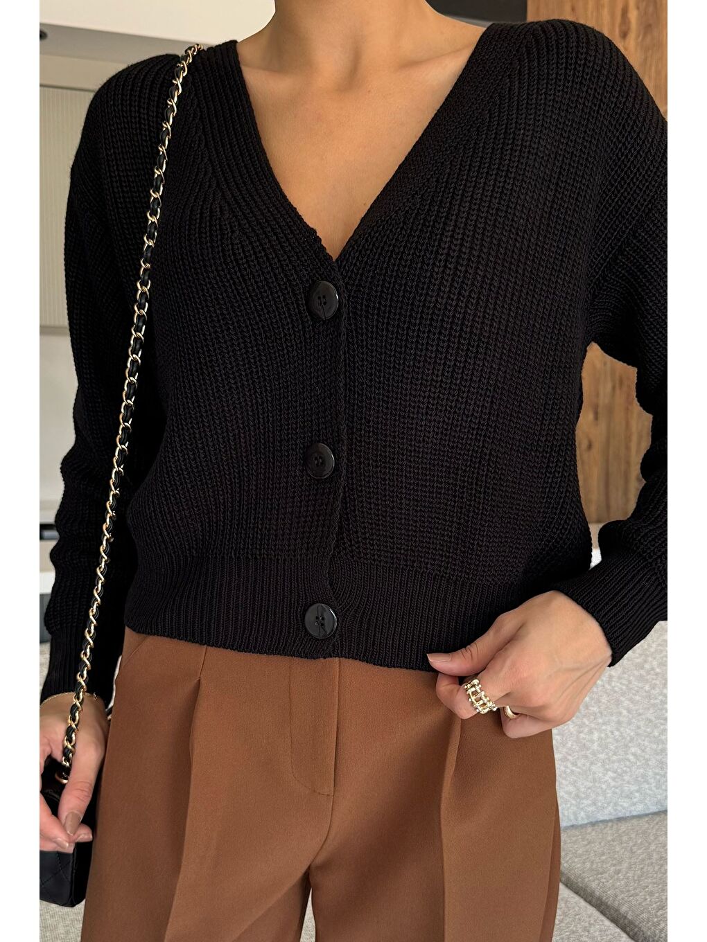Siyah V Yaka Ön Düğmeli Kadın Örme Triko Hırka-1