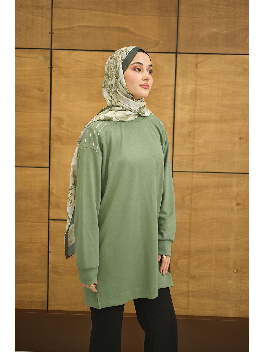 Kadın Bisiklet Yaka Omuz Taş Detay Regular Viskon Tunik Yeşil-2