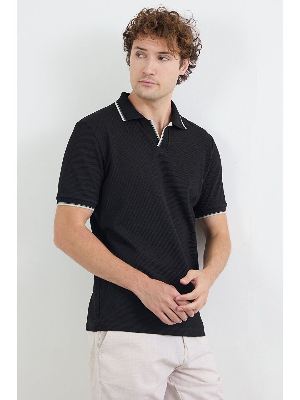 Siyah Çizgili Waffle Kumaş Polo Yaka Tişört-2