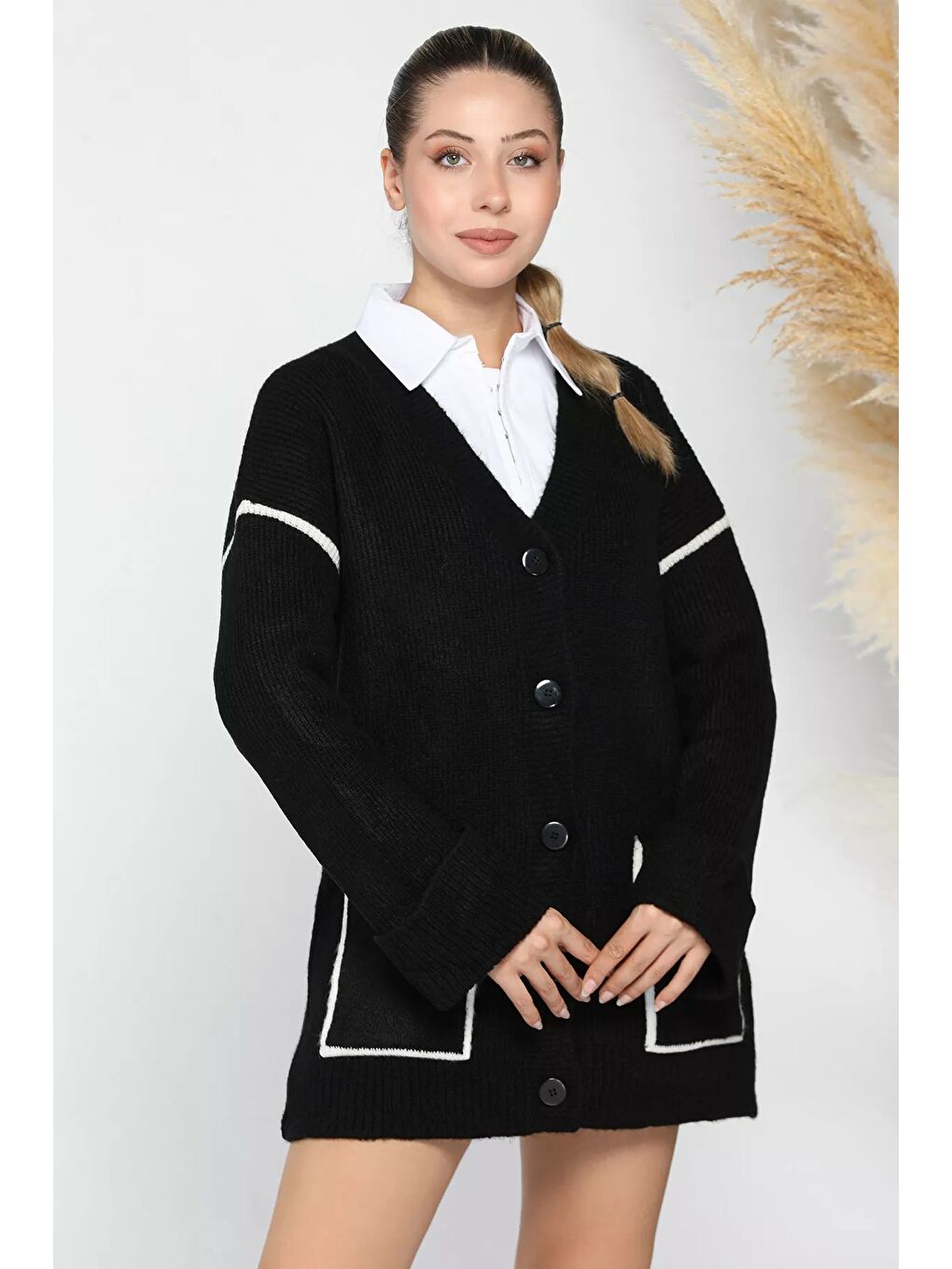 Siyah Kadın Kol Katlamalı Şerit Desenli Triko Hırka-1