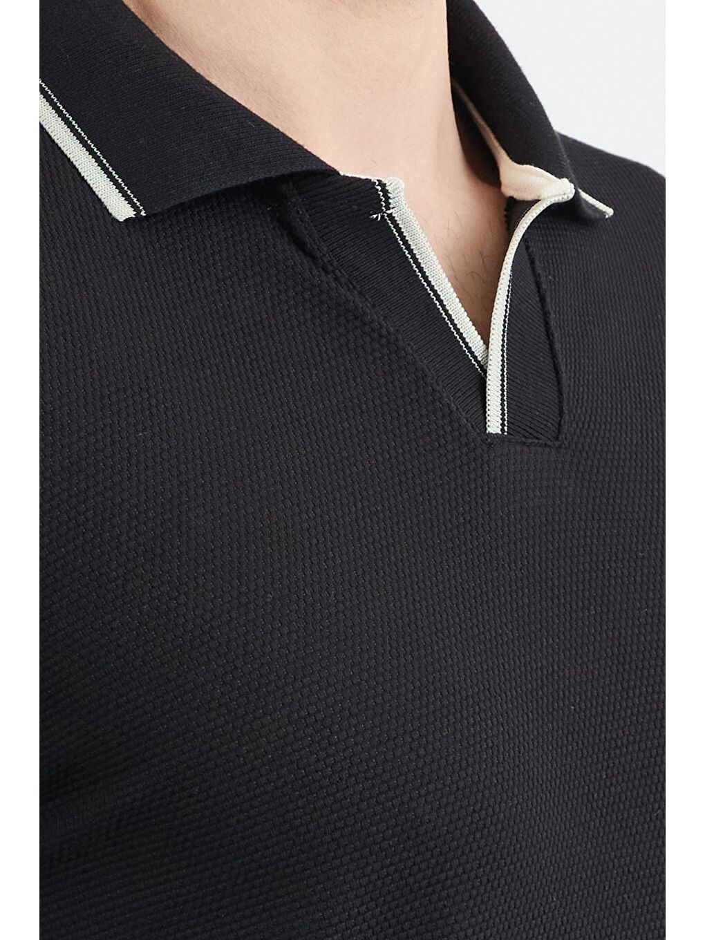 Siyah Çizgili Waffle Kumaş Polo Yaka Tişört-4