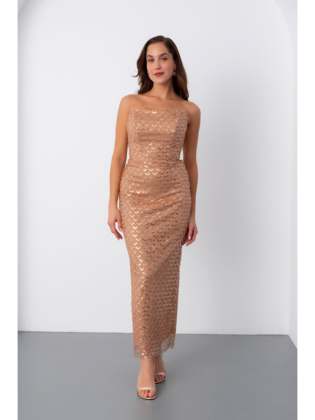 Sarı Kadın Gold Straplez Payetli Kalem Abiye Elbise-2