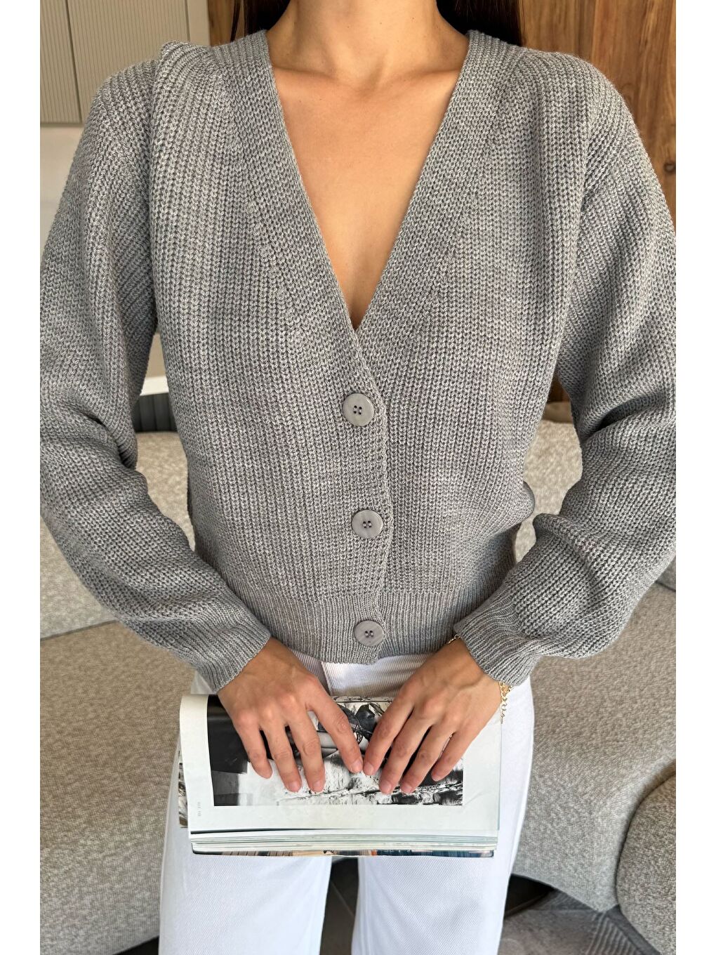 Gri V Yaka Ön Düğmeli Kadın Örme Triko Hırka-1