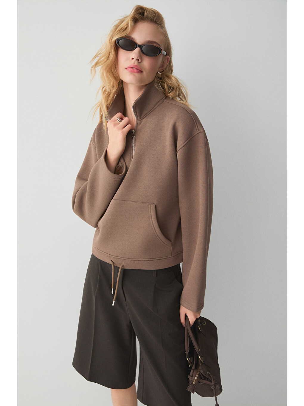 Bej Bellagıo Kadın Organik Pamuklı Kanguru Cepli Yakası Fermuarlı Vizon Sweatshirt-2