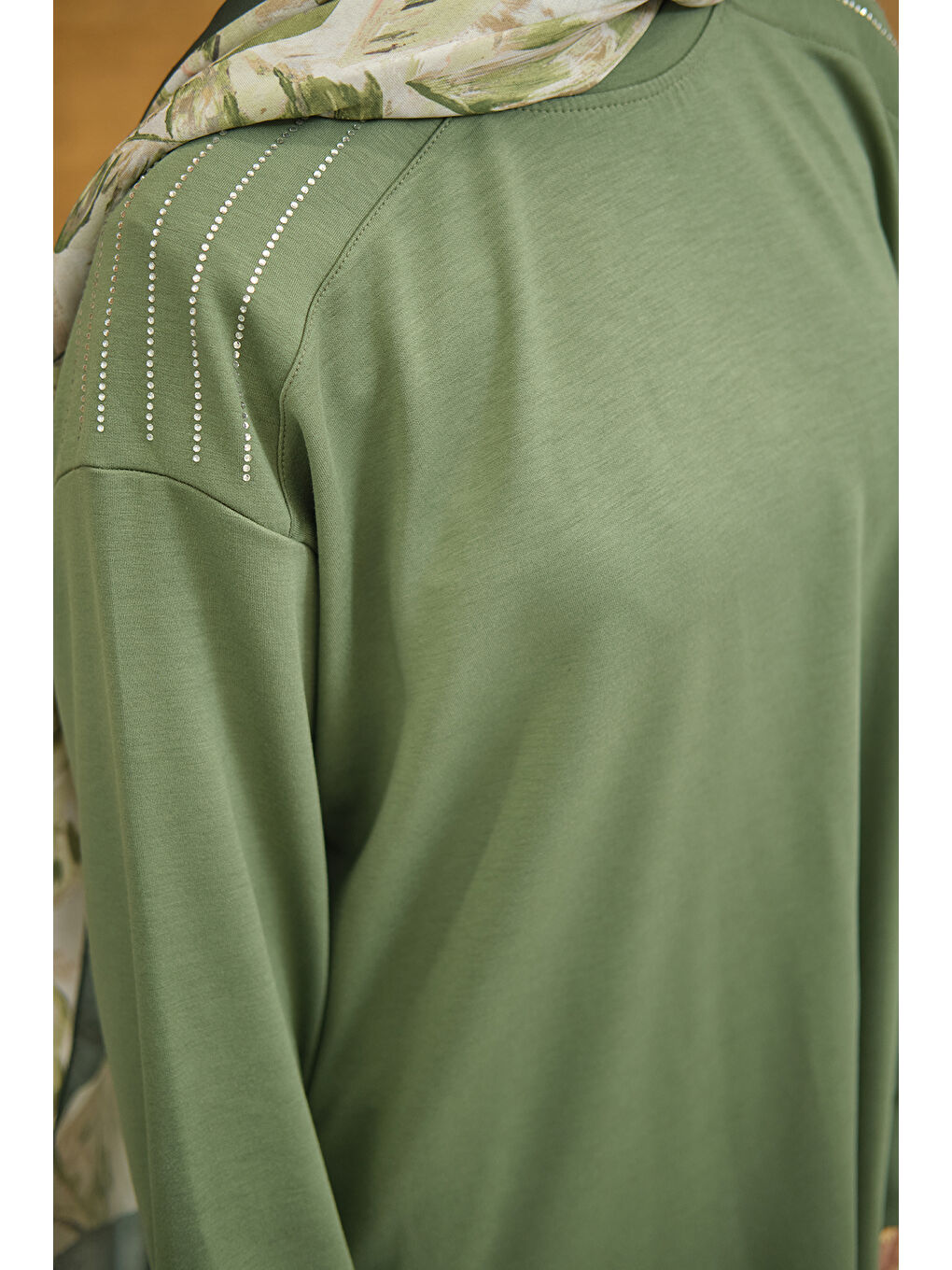 Kadın Bisiklet Yaka Omuz Taş Detay Regular Viskon Tunik Yeşil-4