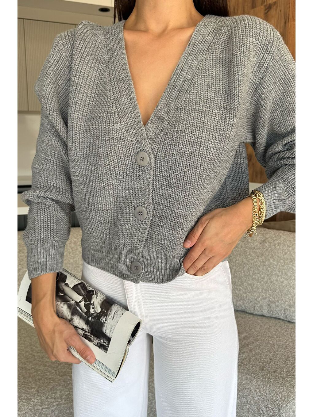 Gri V Yaka Ön Düğmeli Kadın Örme Triko Hırka-2
