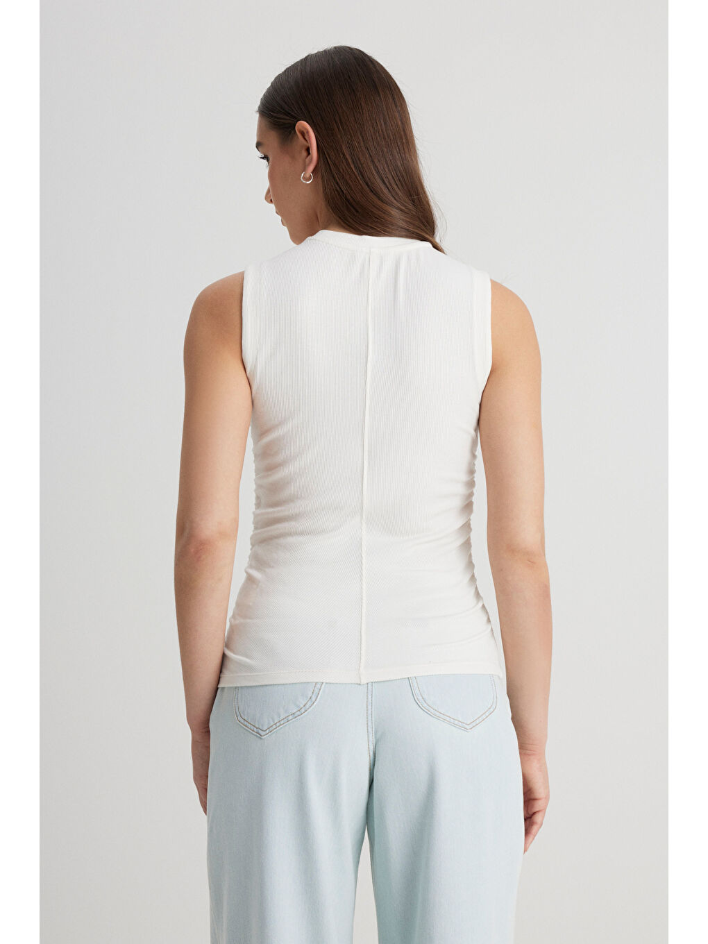 Slim Fit Dar Kesim Bisiklet Yaka Kırık Beyaz Tişört-5