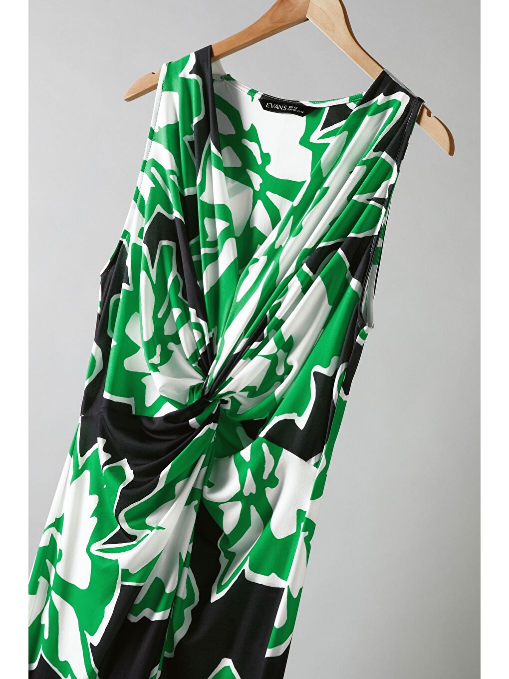 Beyaz Büyük Beden V Yaka Sıfır Kol Çiçek Desenli Önü Büzgülü Maxi Elbise 615376-5