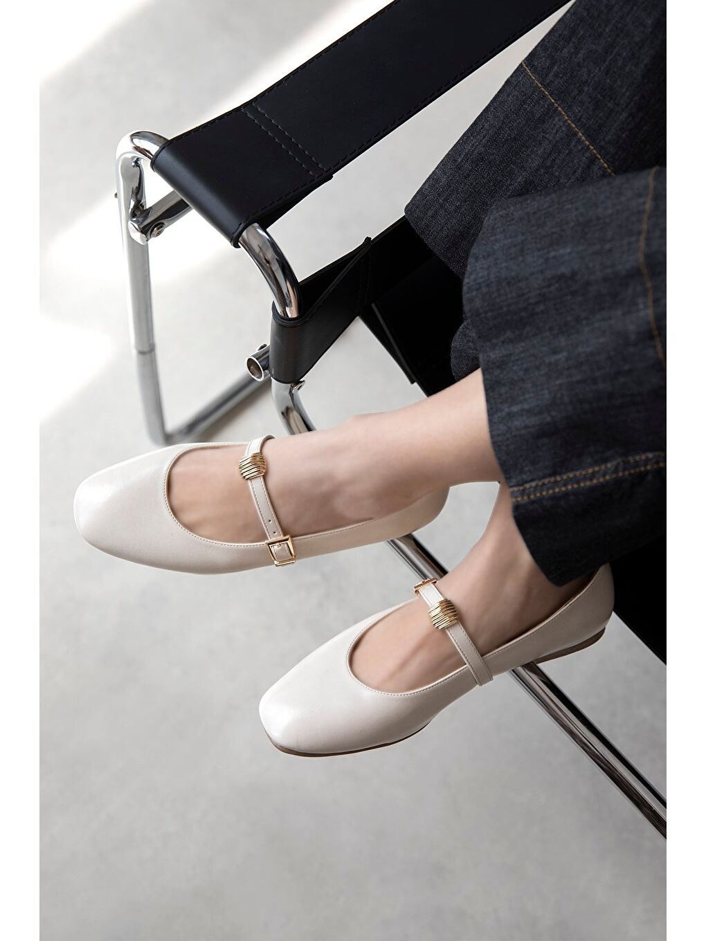 Libon Kadın Toka Detay Kırışık Deri Babet Bej