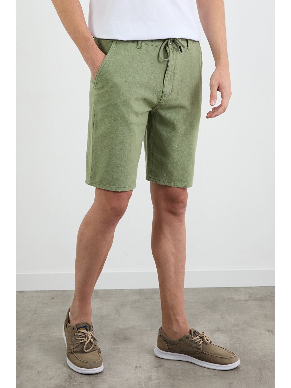 Haki Beli Bağlamalı Keten Görünümlü Şort