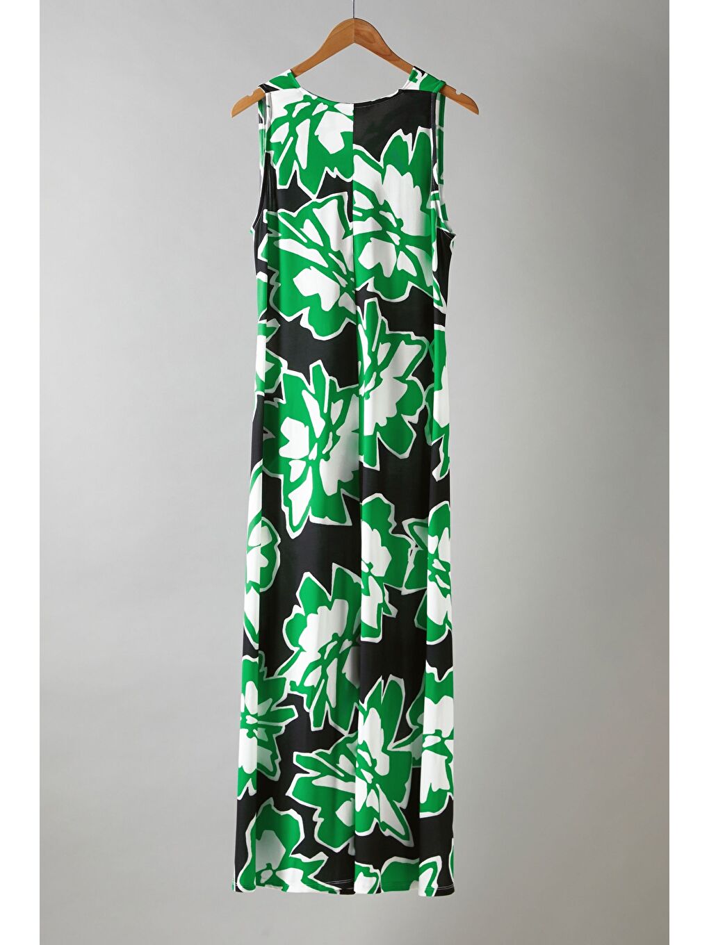 Beyaz Büyük Beden V Yaka Sıfır Kol Çiçek Desenli Önü Büzgülü Maxi Elbise 615376-7