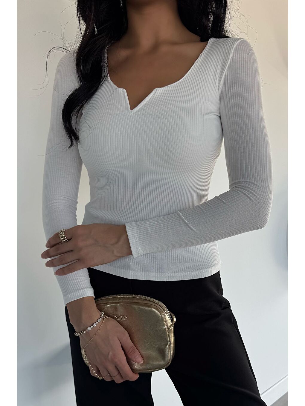 Ekru Kadın Elastanlı V Yaka Detaylı Bluz