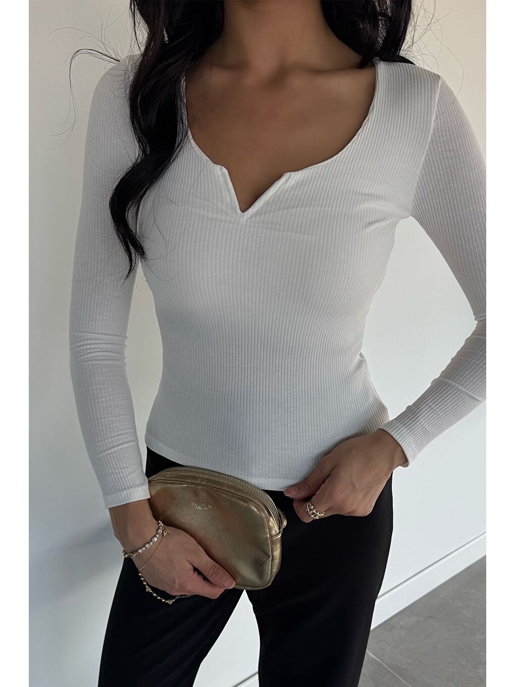 Ekru Kadın Elastanlı V Yaka Detaylı Bluz-2